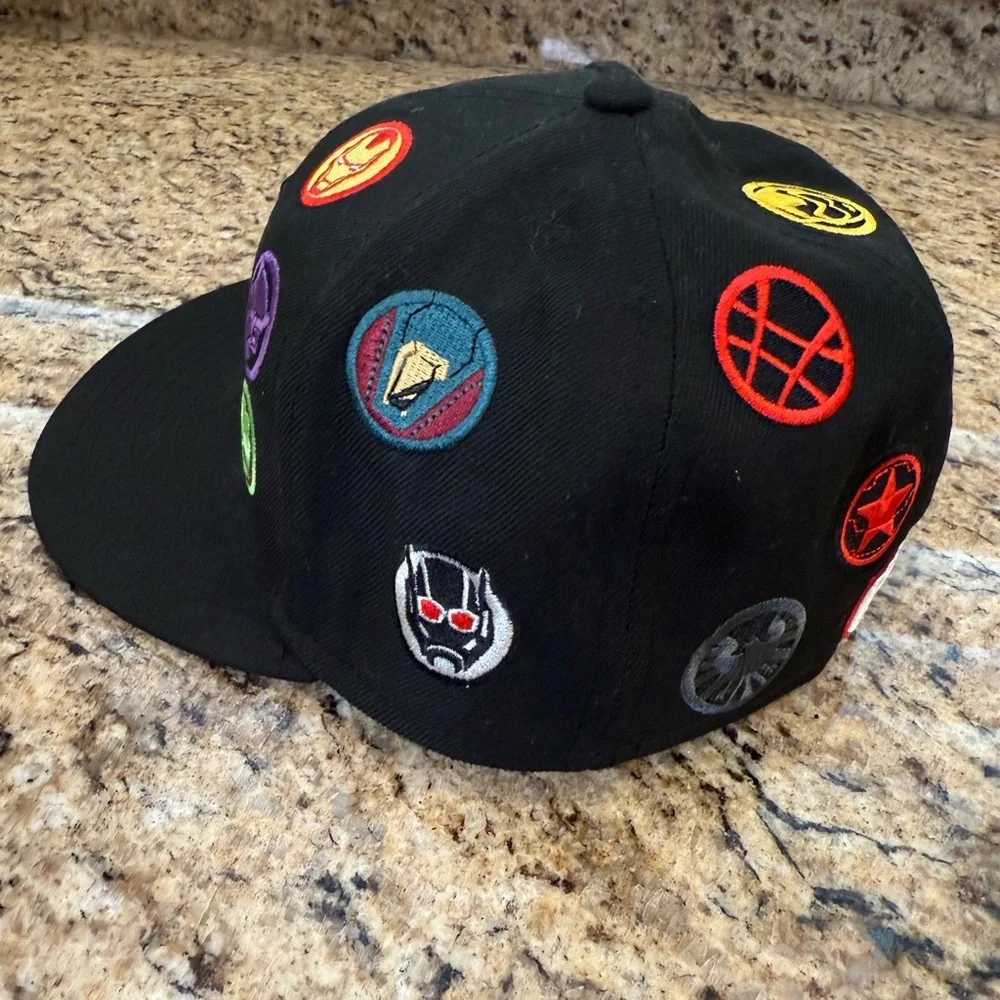 Marvel Avengers Patch Fitted Hat – Size 7